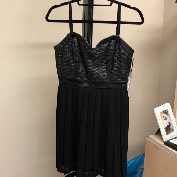 NWT Guess Dress - Picture 3 of 6